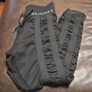 SKINNIFY BLACK WOMENS RESISTANCE LEGGINGS